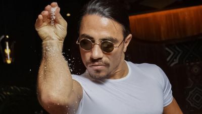 „Kerüljétek, mint a pestist” - Tönkremennek a késsel hadonászó mémszakács, Salt Bae luxuséttermei