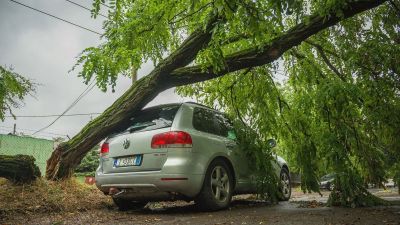 Viharos szél okoz gondot, főleg az ország nyugati felén