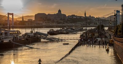 Az árvíz miatt a budapesti alsó rakpartokon már nem lehet parkolni