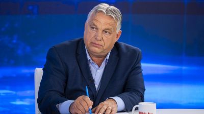 Ja, így könnyű: Orbán Viktor a Terminátortól kapott edzéstippeket - fotó