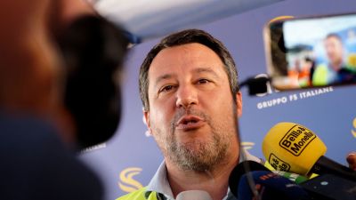 Matteo Salvini most is megvédené hazáját az illegális bevándorlóktól