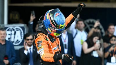 Sainz megszabadult egy Red Bulltól, a McLaren ünnepelt