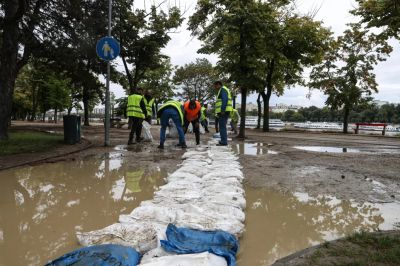 Budapest braces for flood of the decade