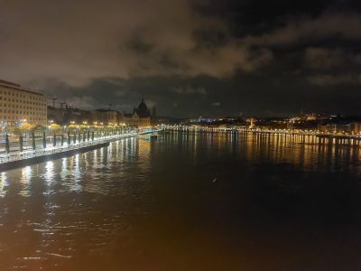 Jó reggelt, így köszönt be hajnalban a Duna Budapestre