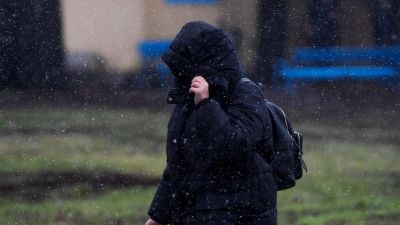 Továbbra is vigasztalanul esik, és még a szél is feltámad + videó