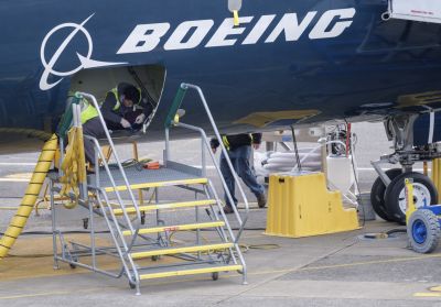 A Boeing befagyasztja a munkaerő-felvételt