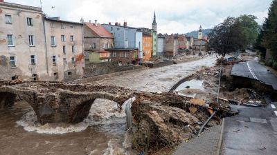 Árvíz: átszakadt a lengyel gát egy húszezres településnél, a második emeletig árasztott el mindent – videó