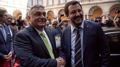 Az olaszok szigorítják a migrációs törvényeket – a Fidesz kiáll Salvini mellett, míg a baloldal börtönben akarja látni