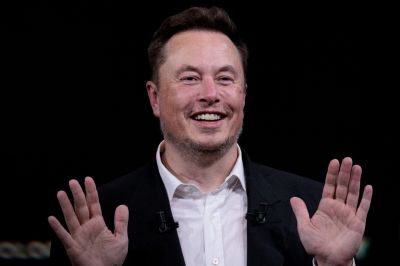 Elon Musk törölte a bejegyzést, amiben azt kérdezte, Bident és Harrist hogyhogy nem érte még merényletkísérlet