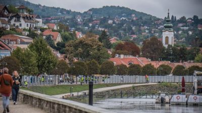 Mobilgát védi Szentendre és Győr belvárosát