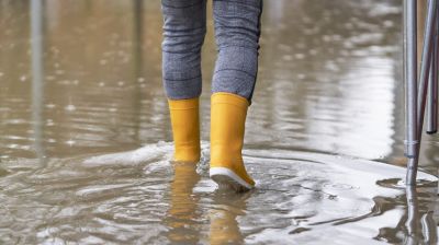 Ostrom alatt a Kisalföld: mobilgátat építettek Győrben, Gönyűn a lakosság segítségét kérik