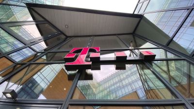 A Magyar Telekom is ad ingyenbeszélgetést és -netet az árvíz miatt