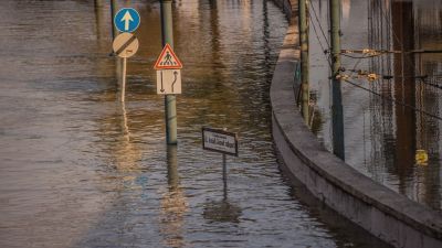 Karácsony vonakodik ingyenessé tenni a tömegközlekedést, hiába jön az árvíz