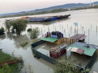 Szivárgás Pilismaróton, leállás Mohácson, lezárások a fővárosban