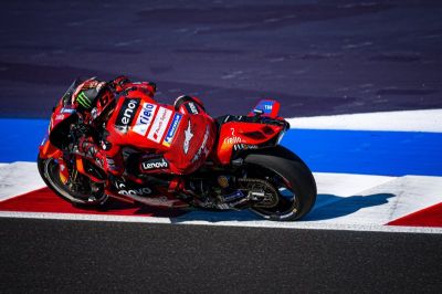 Bagnaia körrekorddal, Martin bukással tért vissza Misanóba