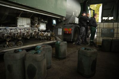 Illegális benzinkút működött egy kamionmosóban, még a TEK is lecsapott