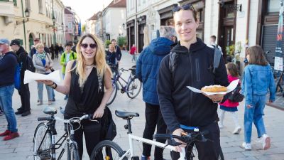 Remekül, friss lángossal indult a nap a győri bringásoknak! - Sok-sok fotó