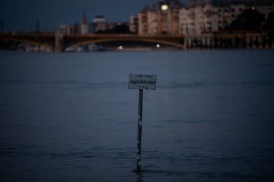 Rendkívüli videós felvételek érkeztek a dunai árvízről Budapestről