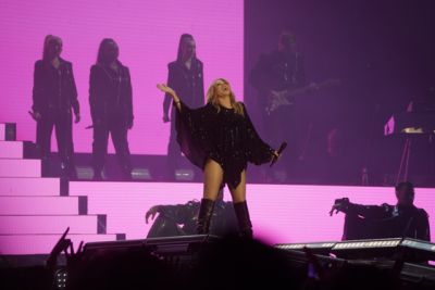  Kylie Minogue világkörüli turnéra indul  