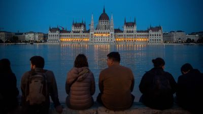 Órákon belül tetőzhet Budapestnél a Duna (videó) – frissül