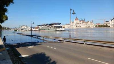 Elhagyta a Duna tetőzése Budapestet, rengeteg a katasztrófa turista