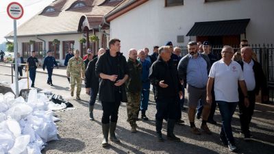 Orbán Viktor Dunaszekcsőn tartott árvízvédelmi ellenőrzést (videó)