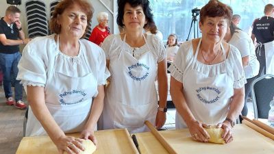 A kondorosi haluskanapon brindzás és spenótos tészta is készült - galéria