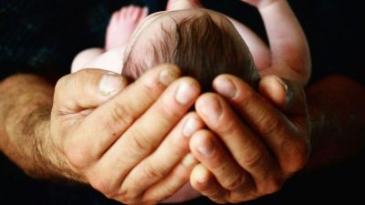 Hatalmas erőkkel vonult ki a rendőrség: újszülött csecsemő holttestére bukkantak egy pakolóban