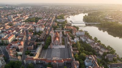 Berobbant a hazai turizmus: ezek a vidéki városok voltak a legnépszerűbb úticélok augusztusban