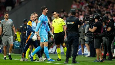 Félbeszakadt madridi derbi: elszabadult a pokol Courtois miatt