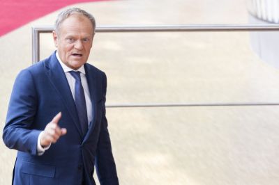 Donald Tusk kisstílűen ássa alá a magyar–lengyel barátságot