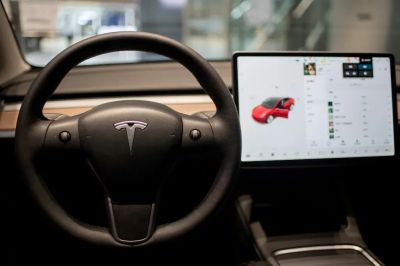 Ötmillió forinttal olcsóbban lehet már Tesla Model 3-at kapni, beesett a használt elektromos autók átlagára