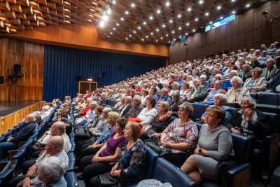 A szépkorúakat köszöntötték Pakson