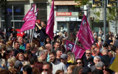 Rekord méretű tanártüntetés: 6200 tanár tüntetett Belgrádban