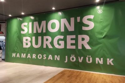 Szombaton nyit a Simon’s Burger Miskolcon, több száz ingyen hamburgerrel várja vendégeit