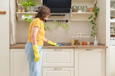 A magyar nők a házimunka rabjai: Minden második nő hetente akár 9 órát is gürcöl otthon!