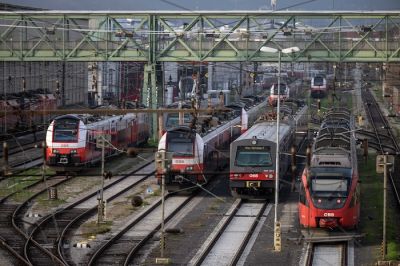 Bombariadó miatt több osztrák vasútállomást is be kellett zárni