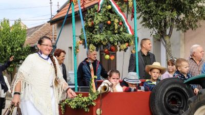 Ahol a szüreti mulatságok még a hagyományokat őrzik - fotókon az esztergomi felvonulás