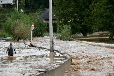 Már 14 halálos áldozata van a Boszniában pusztító áradásoknak és földcsuszamlásoknak