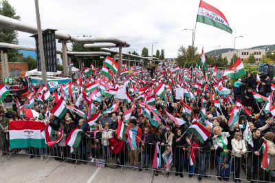 A teljes Mézga család kikacagta a propagandát Magyar Péter tüntetésén