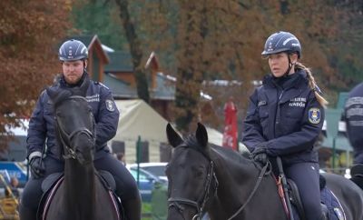 Kilenc nemzet lovas rendőrei tették próbára tudásukat + videó