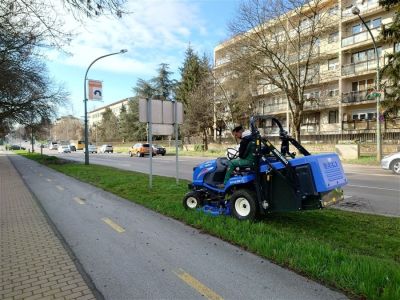 Ősszel is dolgoznak a Városgondozás multifunkciós traktorjai