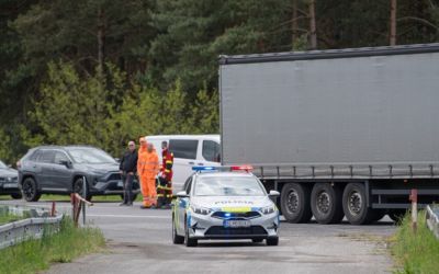 TRAGÉDIA: Szörnyethalt egy motoros, miután nekihajtott egy autónak