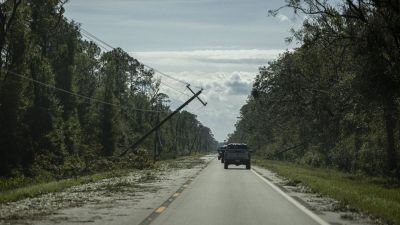 Kiürültek a floridai benzinkutak, órák múlva lecsap a hurrikán