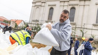 Egy ország fog össze a dunaalmási református templomért