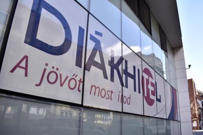  Külföldi diákhitelek kiváltásával csábítaná haza a fiatalokat a kormány  