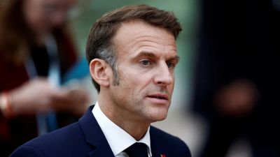 Netflixes sorozatért lobbizik Emmanuel Macron