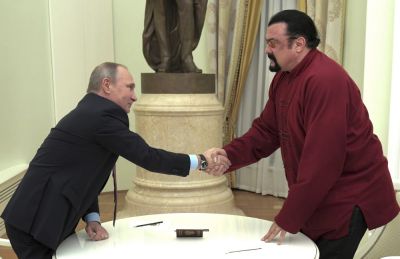 Steven Seagal kész lenne harcolni Puyinért az ukrán fronton