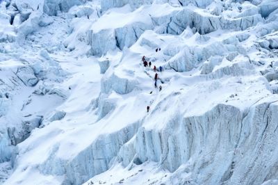 Száz éve eltűnt hegymászó lábát találhatták meg a Mount Everesten