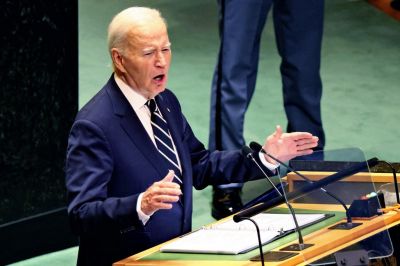 Biden kiállt Trump mellett, és megfenyegette Iránt